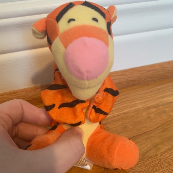 Winnie the Pooh Tigger finger puppet - Picture 4 of 5
